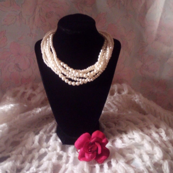 Vintage Jewelry - Multi strand vintage Pearl necklace